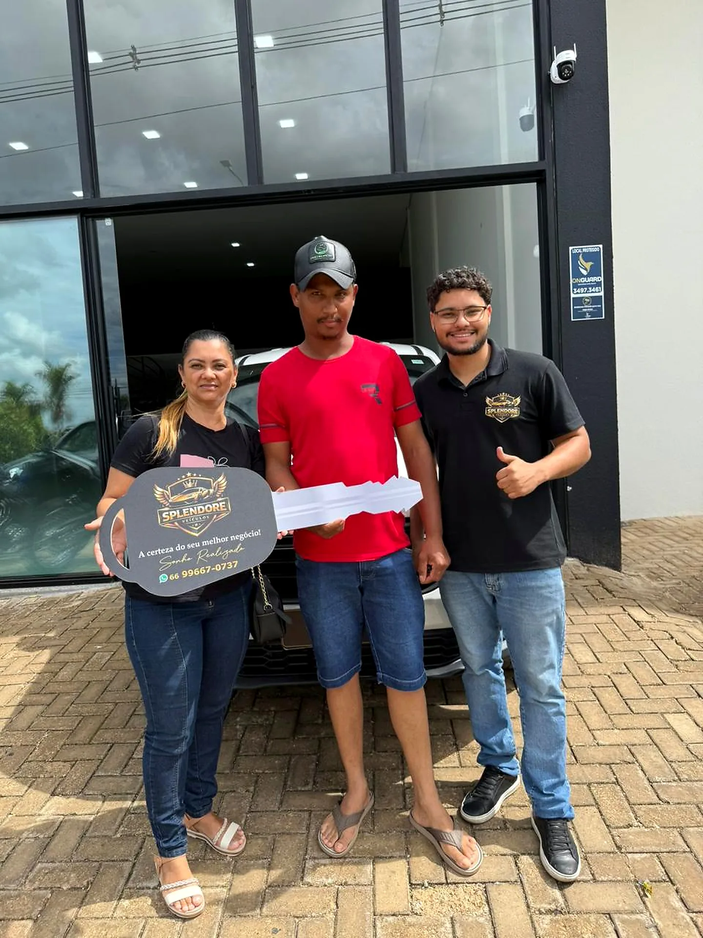 Equipe Splendore na entrega de mais um veículo